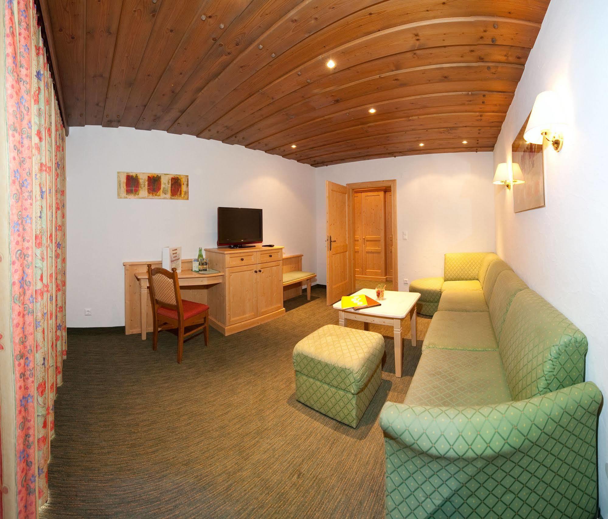 Schi- Und Wanderhotel Berghof Bad Kleinkirchheim Bagian luar foto