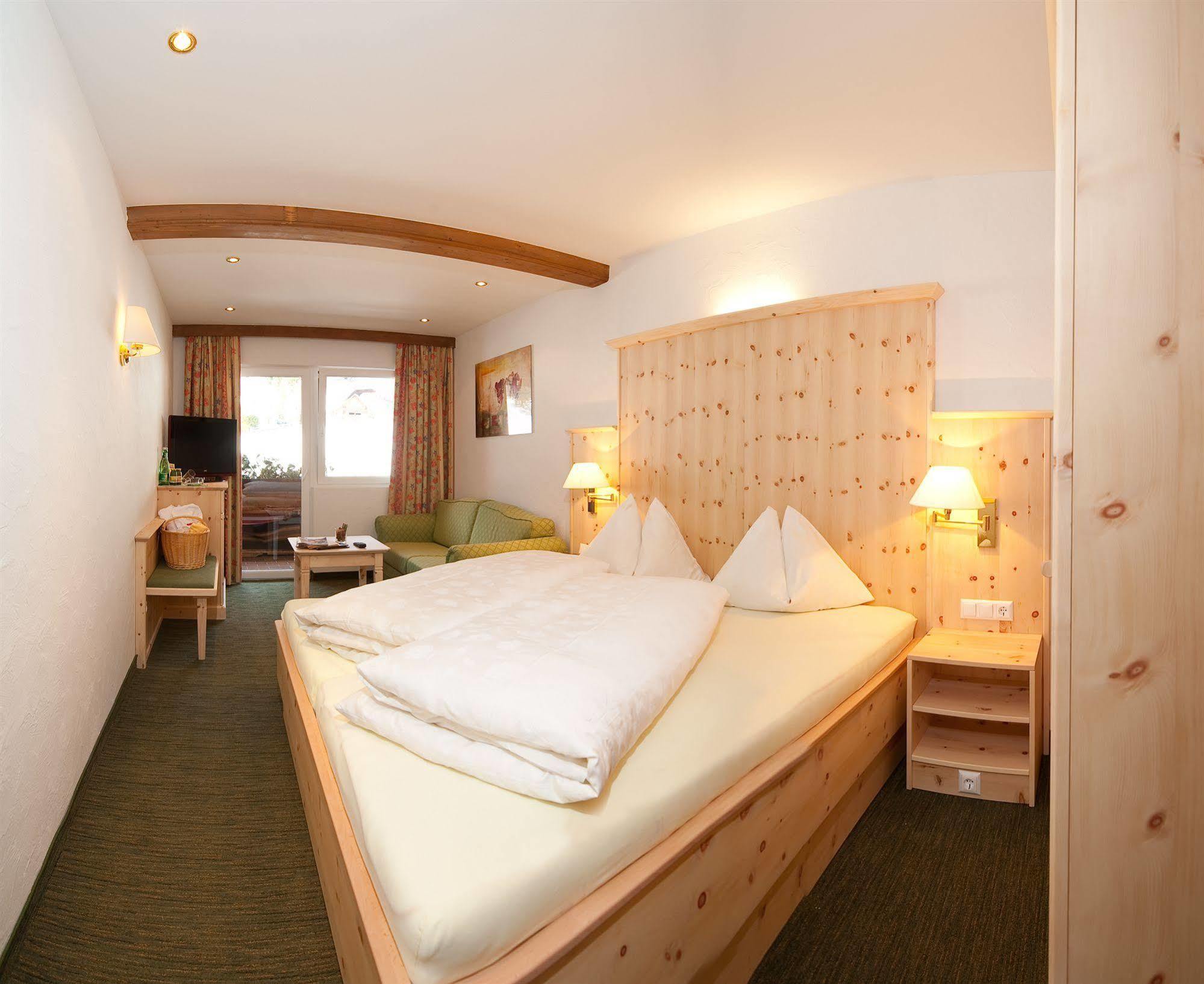 Schi- Und Wanderhotel Berghof Bad Kleinkirchheim Bagian luar foto