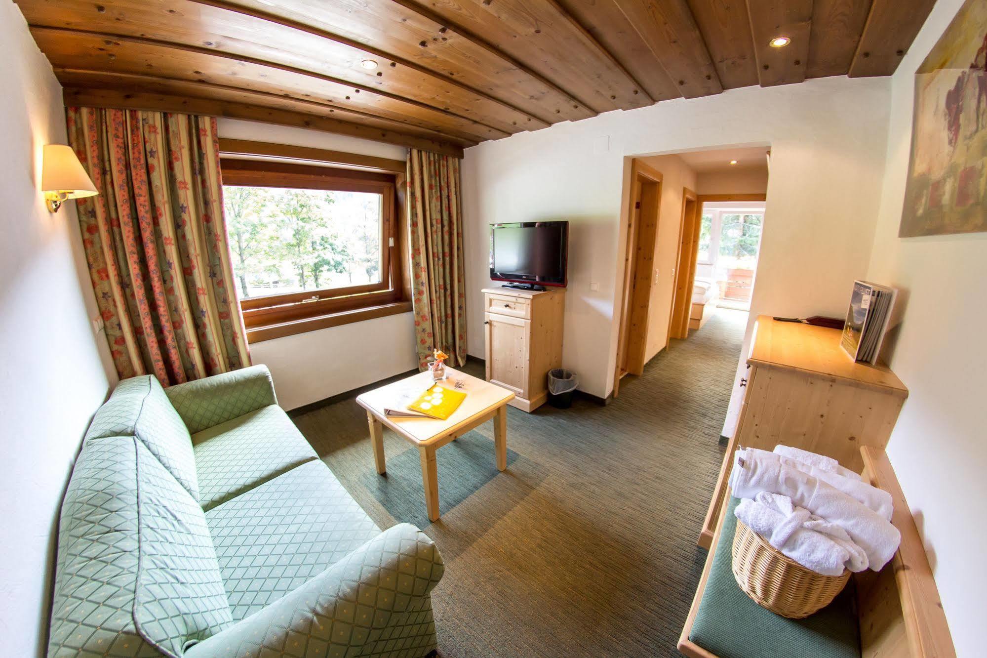 Schi- Und Wanderhotel Berghof Bad Kleinkirchheim Bagian luar foto