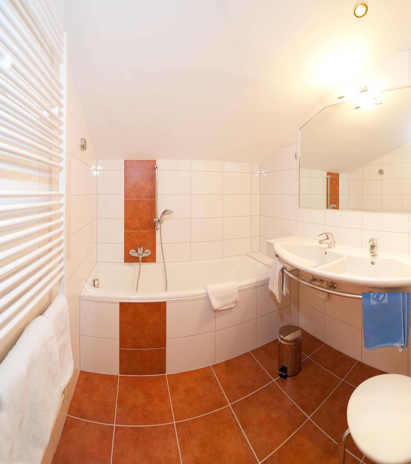 Schi- Und Wanderhotel Berghof Bad Kleinkirchheim Bagian luar foto