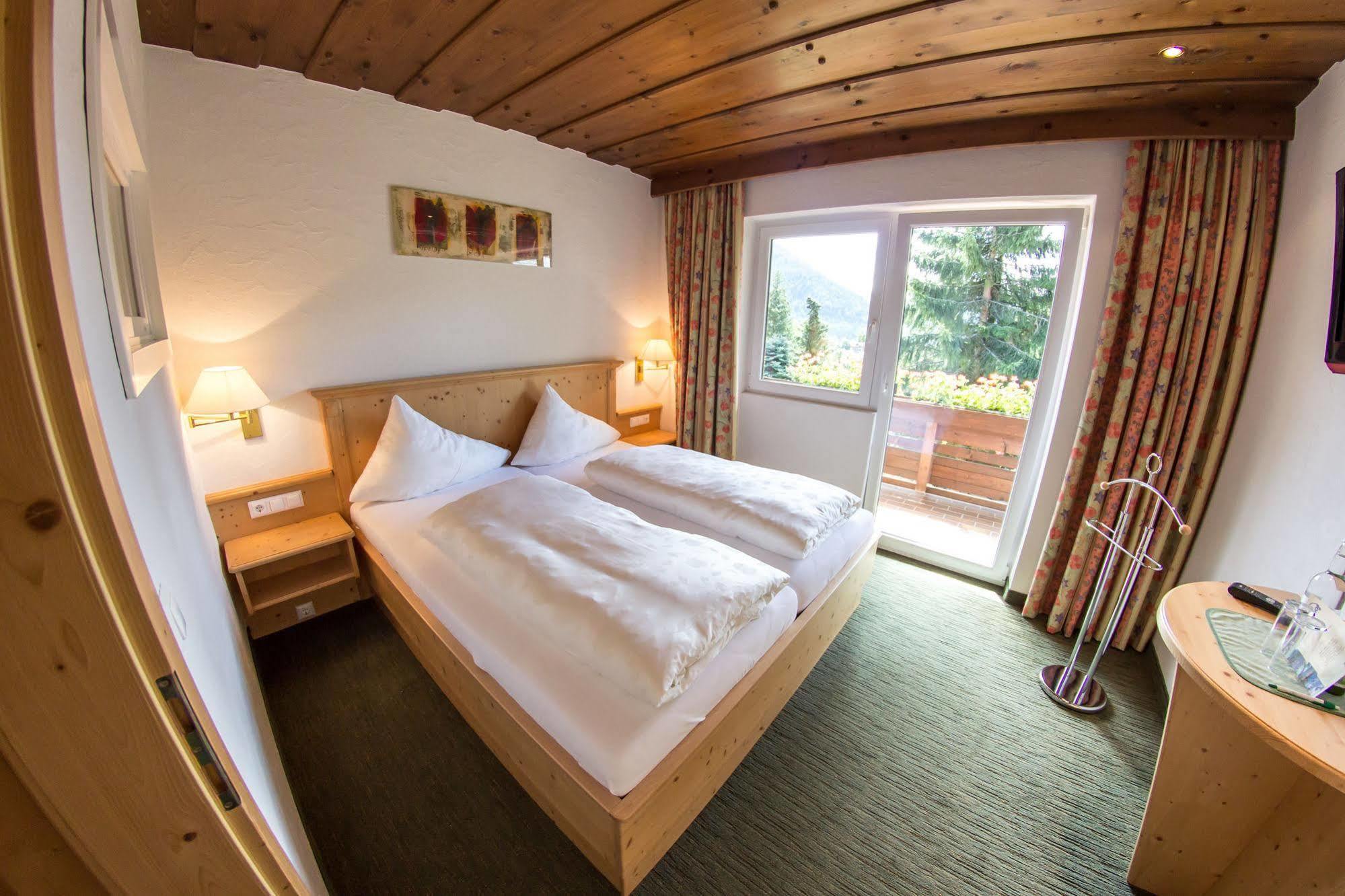 Schi- Und Wanderhotel Berghof Bad Kleinkirchheim Bagian luar foto
