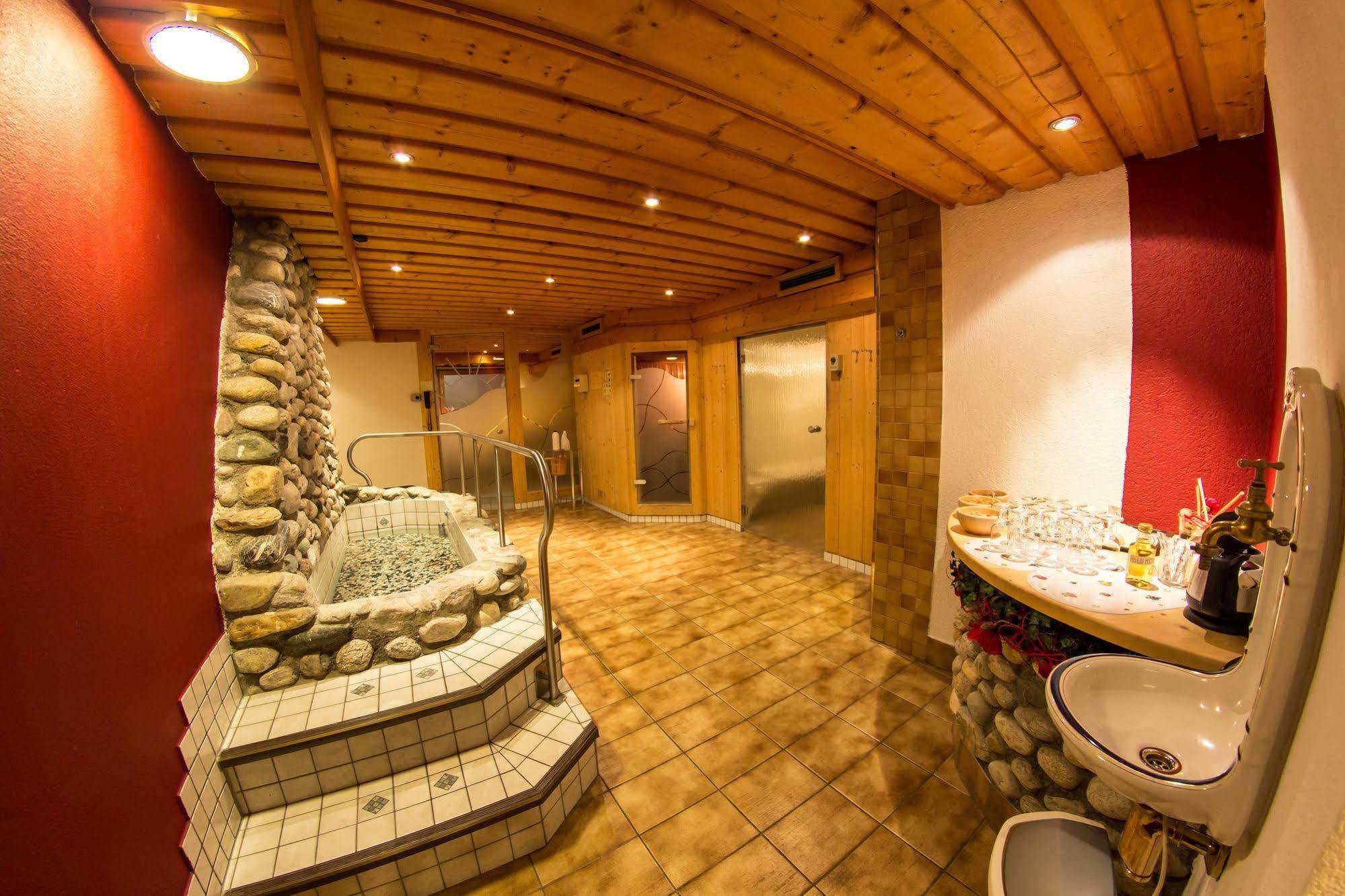 Schi- Und Wanderhotel Berghof Bad Kleinkirchheim Bagian luar foto